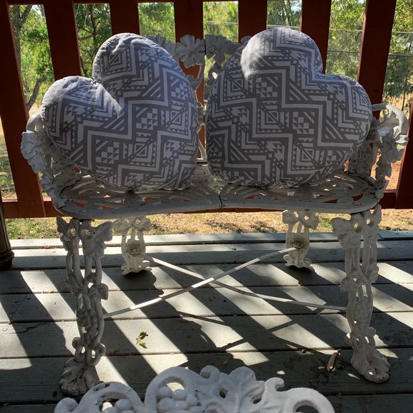 3 pillows vs pink - Picture 2 of 9